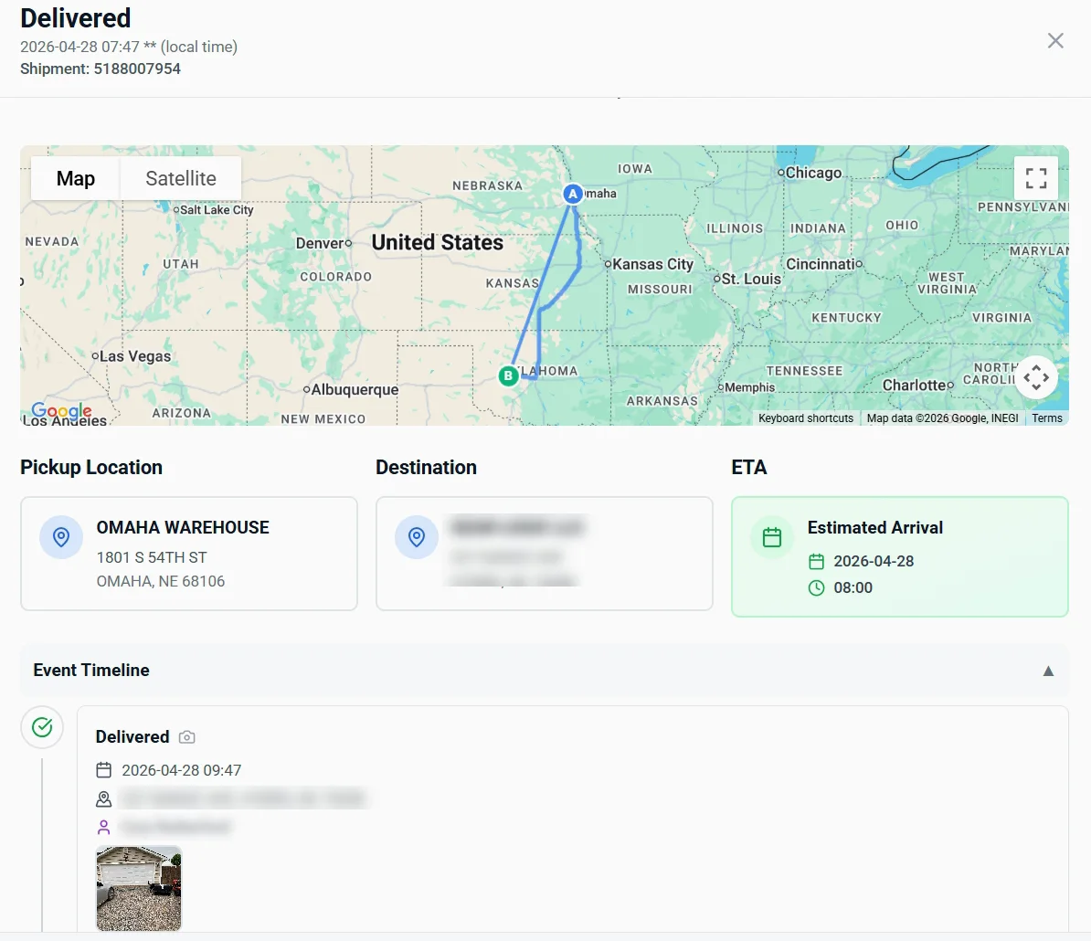 Un embarque entregado: mapa de ruta desde la recolección hasta el destino, tarjetas de recolección y destino, hora estimada de llegada y el evento de entrega con su foto